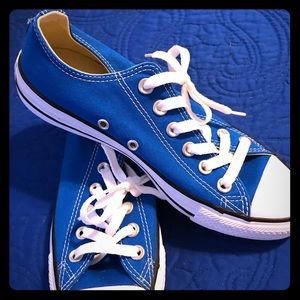 Women’s Blue Converse